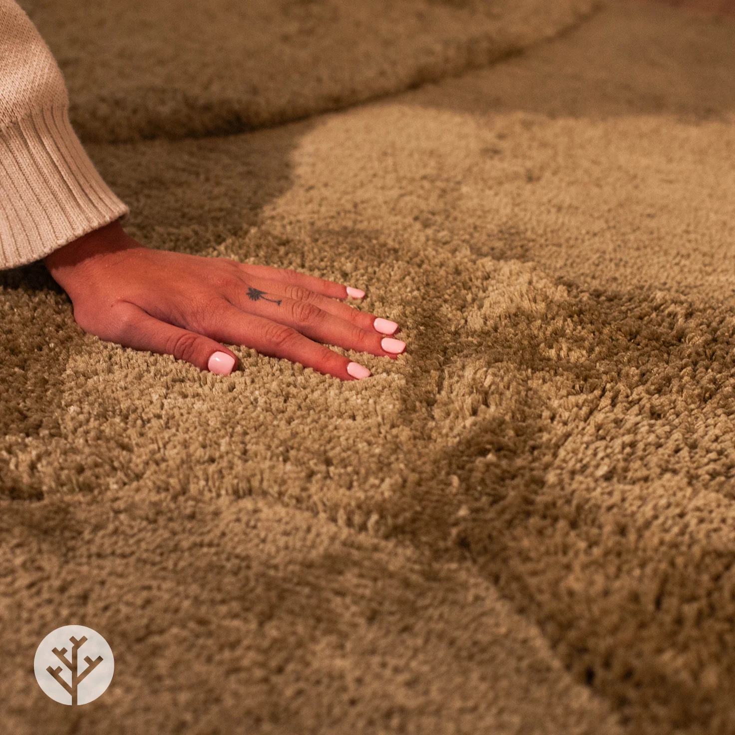 Curvva Green Luxury Rug | WVH® - Image 3
