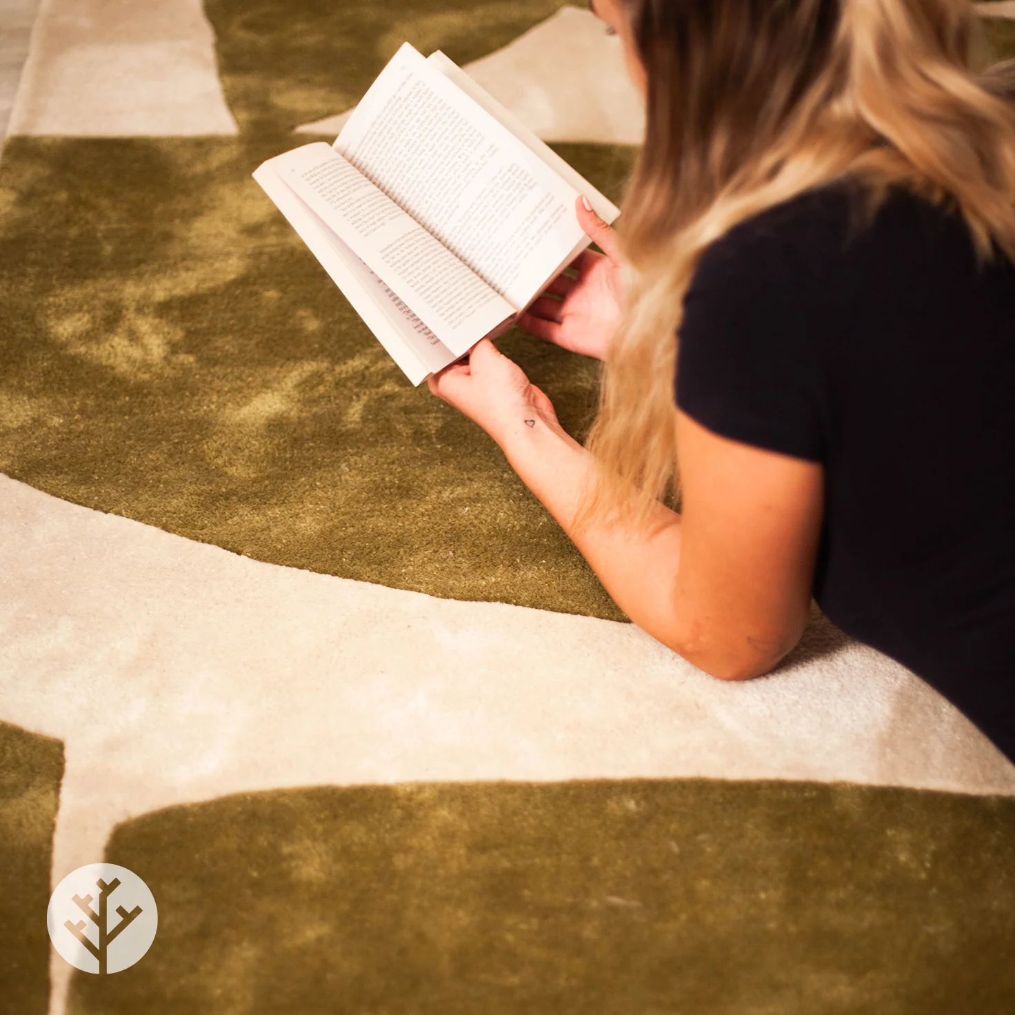 Retro Sage Kite Luxury Rug | WVH® - Image 8