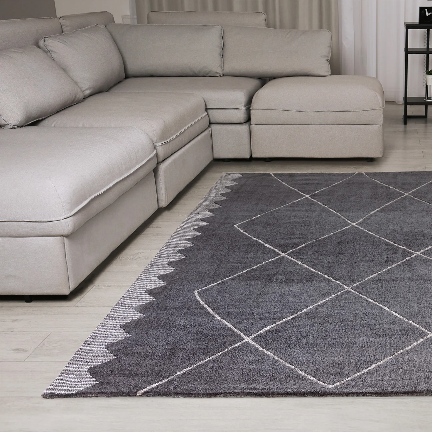 Shape Black Diamond Luxury Rug | WVH®