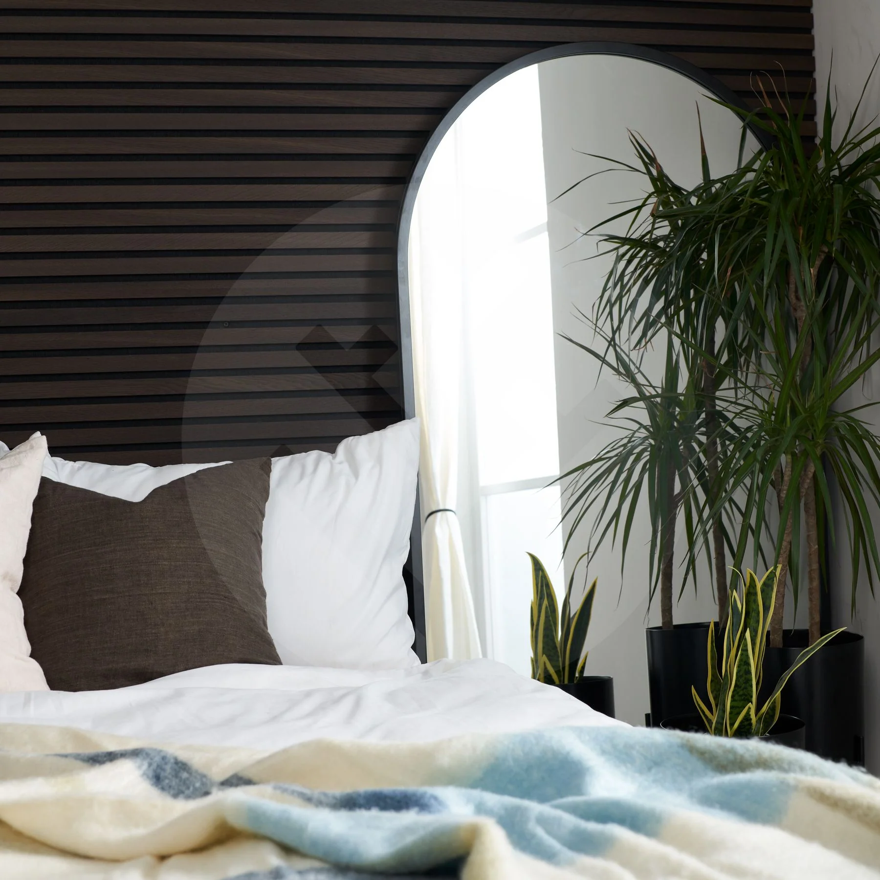 WVH® | The Arch | Metal Frame Leaner and Wall-Mountable Mirrors - Image 12